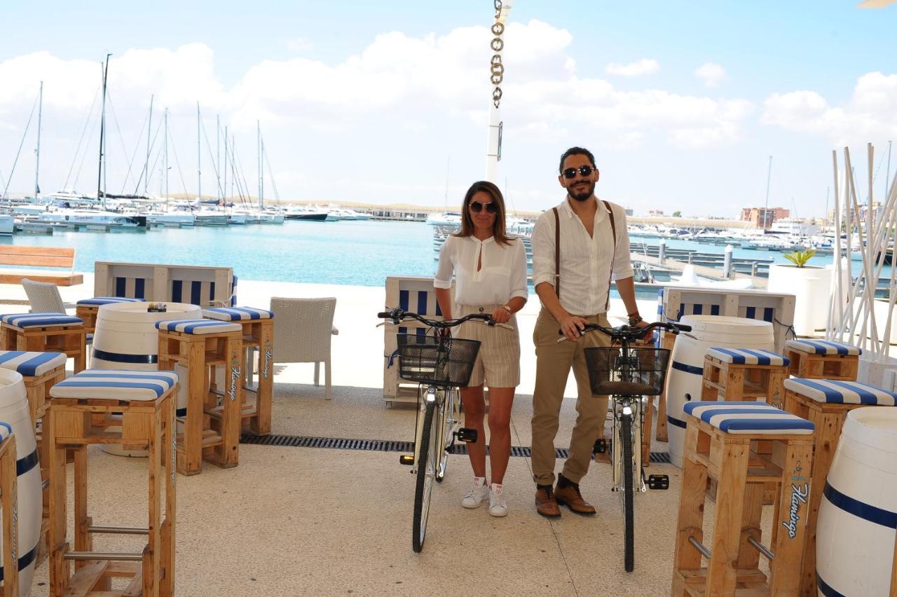 Marina Del Gargano Houseboat Hotel มันเฟรโดเนีย ภายนอก รูปภาพ