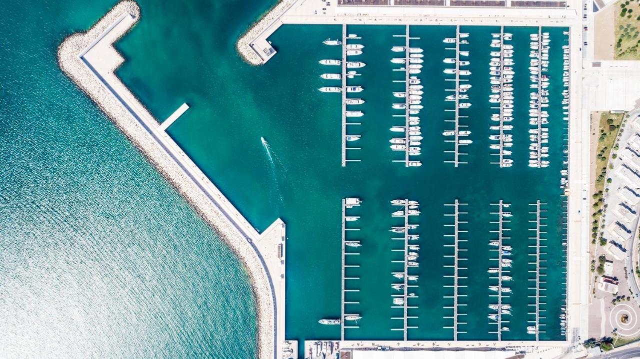 Marina Del Gargano Houseboat Hotel มันเฟรโดเนีย ภายนอก รูปภาพ